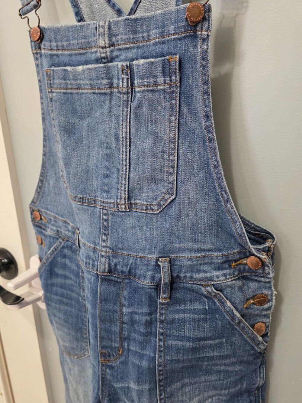 Bullhead Denim Overalls – Size M – Medium Wash Distressed Overall Jumpsuit - Picture 4 of 10
